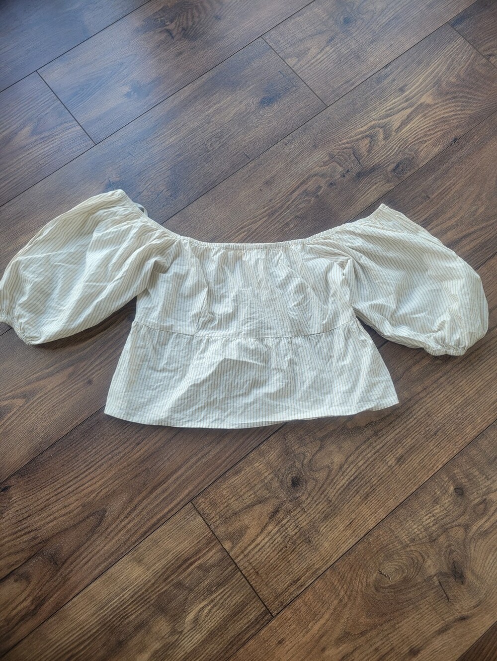 Sim & Sam Ruched bubble puff sleeve top size Large Beige And White